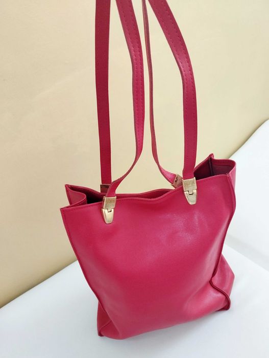 Poșetă din piele nouă  , lungime 35 cm , lățime 27 cm