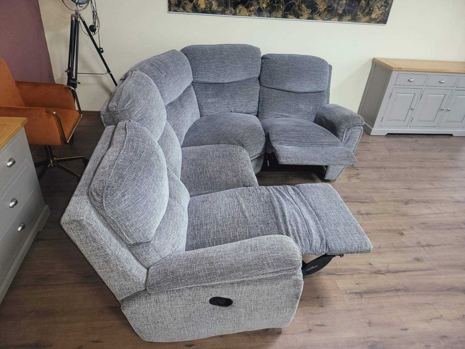 Сив ъглов диван от плат с ръчен релаксиращ механизъм