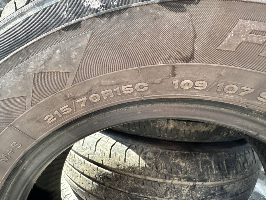 Резина 215/70/R15C 4шт лето