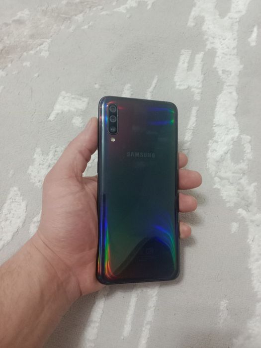 Samsung Galaxy A70 128Гб продам