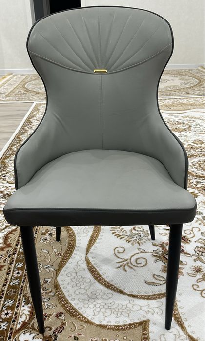 Продам стулья материал кожа