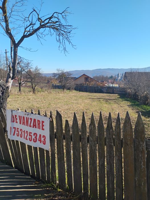 Vând teren intravilan in comuna Mănăstirea Cașin