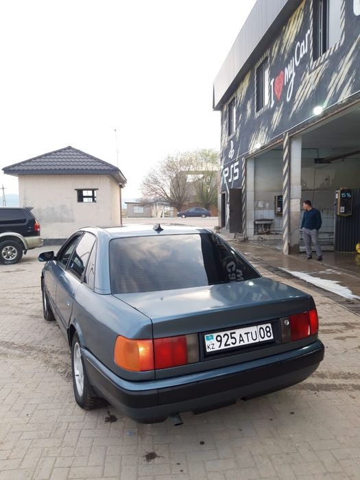 Автомобиль Ауди С4