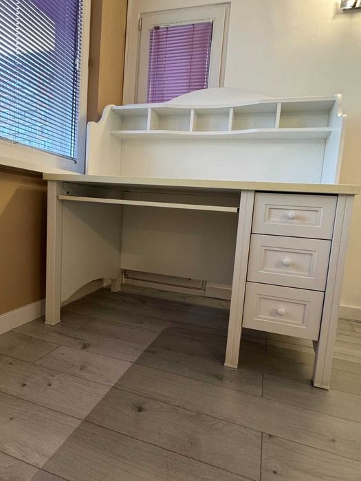 Продавам БЮРО - Бяло