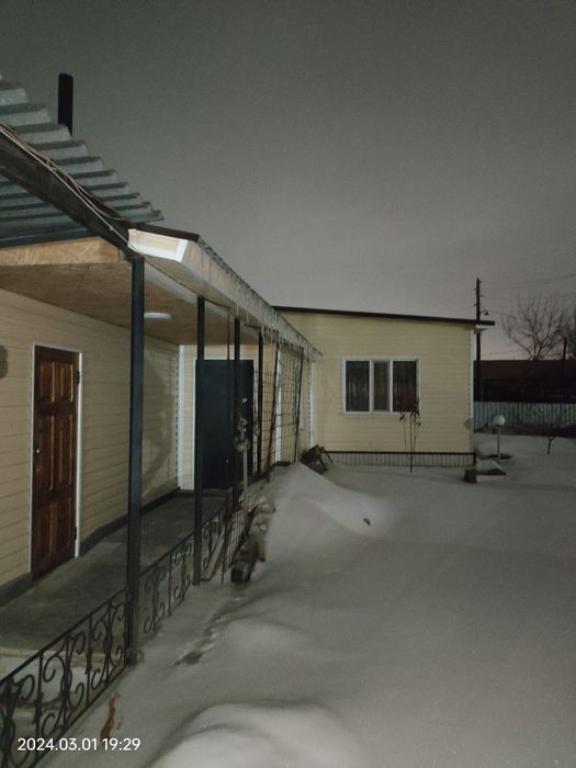 Продам два дома с гаражом.