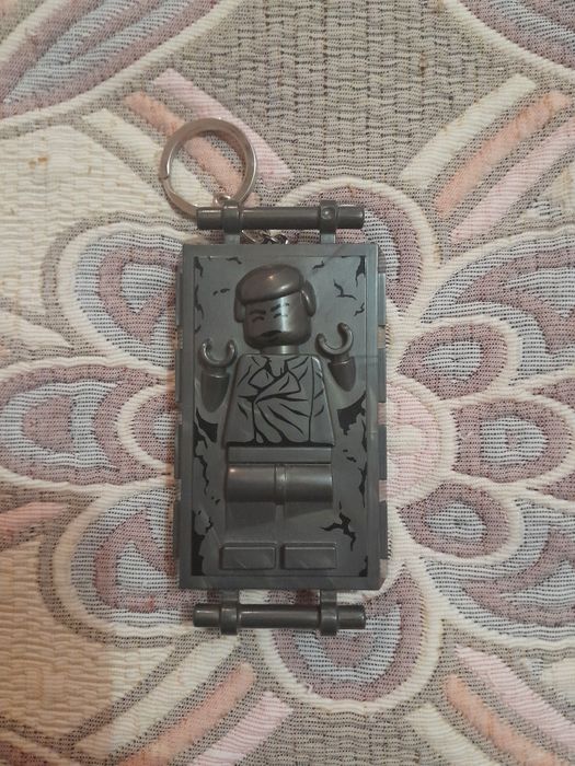 Лего брелок Хан соло в карбоните