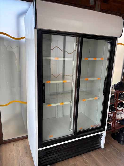 Хладилна витрина двойна