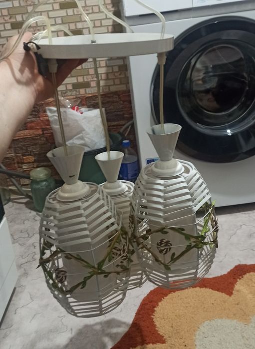 Продам 2 люстры по 5000 каждая