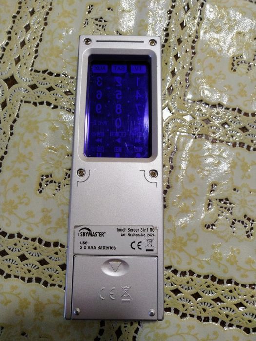 Универсално дистанционно управление с тъч скрийн