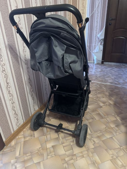 Продаю прогулочную коляску