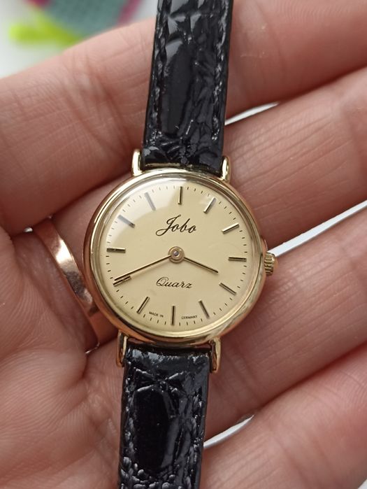 Продам часы  женские