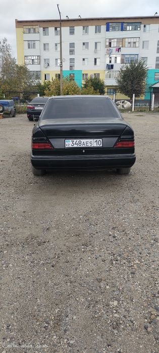 W 124 Mercedes  1990 года