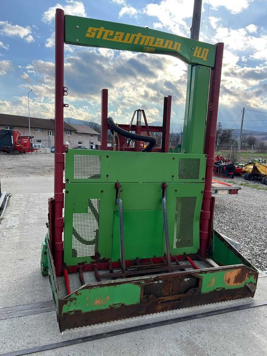 Резач за силаж Strautmann HQ – Обем 2,5 m³, с повдигач