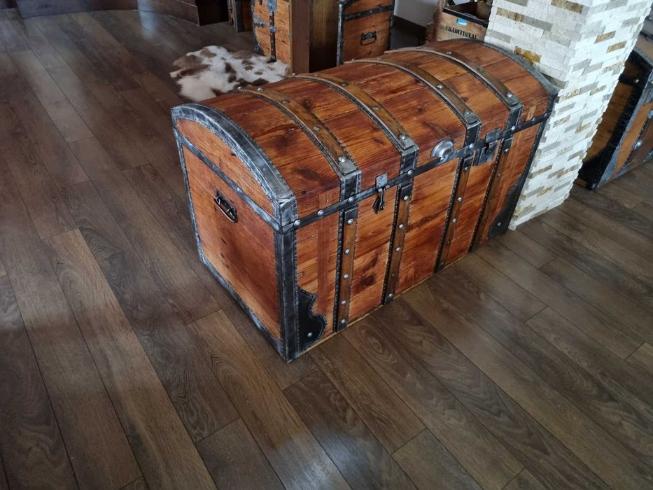 Стар дървен сандък/ракла/скрин