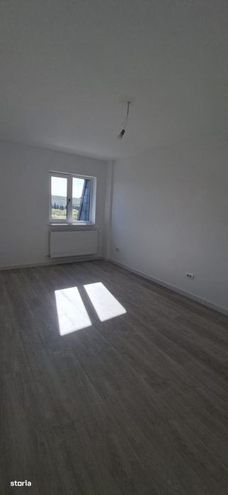 Apartament doua camere, intabulat, langa statia de autobuz, Visoianu