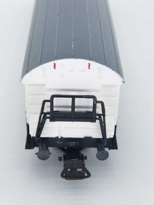 Vagon frigorific pe boghiuri marca Piko scara ho