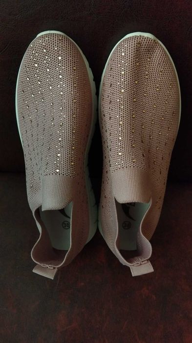 Дамски спортни обувки