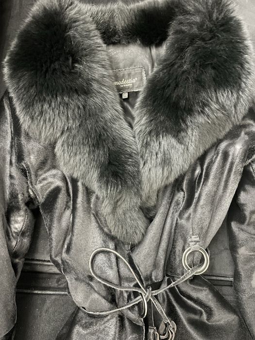 Черно палто от пони с лисица