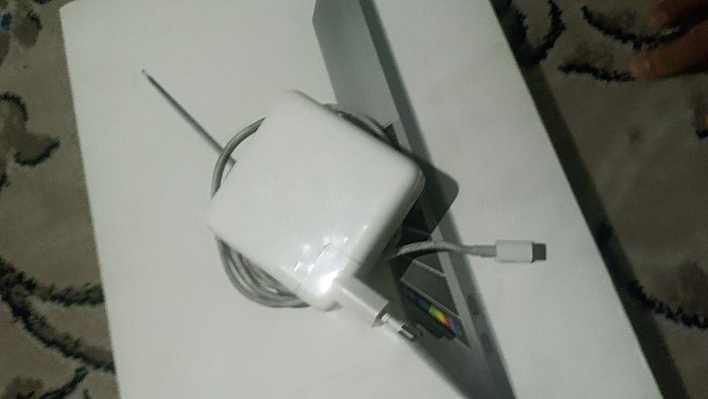 MacBook PRO b/u sotiladi