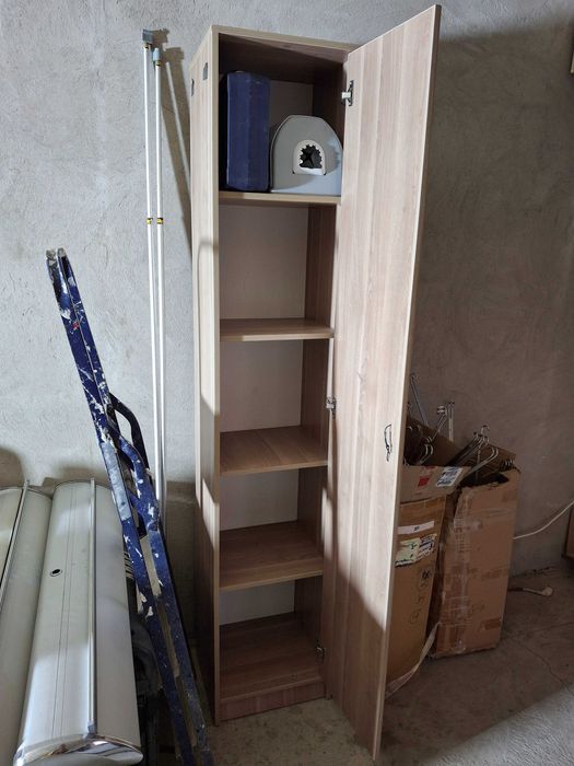 Офисные стулья,  шкаф пенал