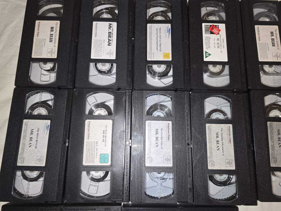 Pachet cu 12 casete VHS,originale,cu Mr. Bean,stare bună,100 lei