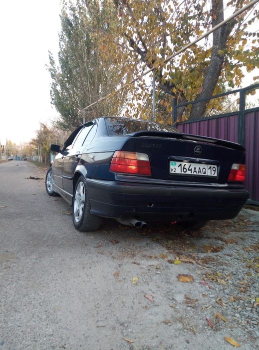 Продам BMW 320 объем 2 л