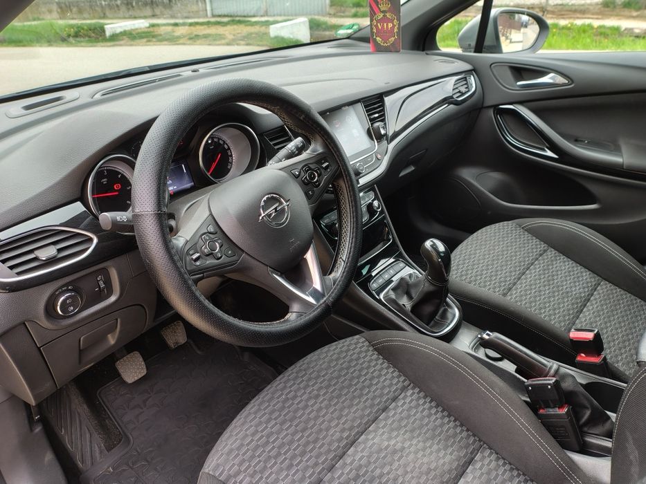 Vând sau schimb cu Zafira C pe benzină