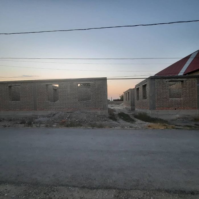 Курилиши тугалланмагам ховли уй