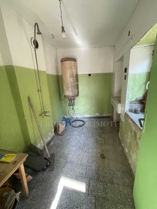 Реф. 2011 Къща с двор 2000 кв.м. / село Бяла Река