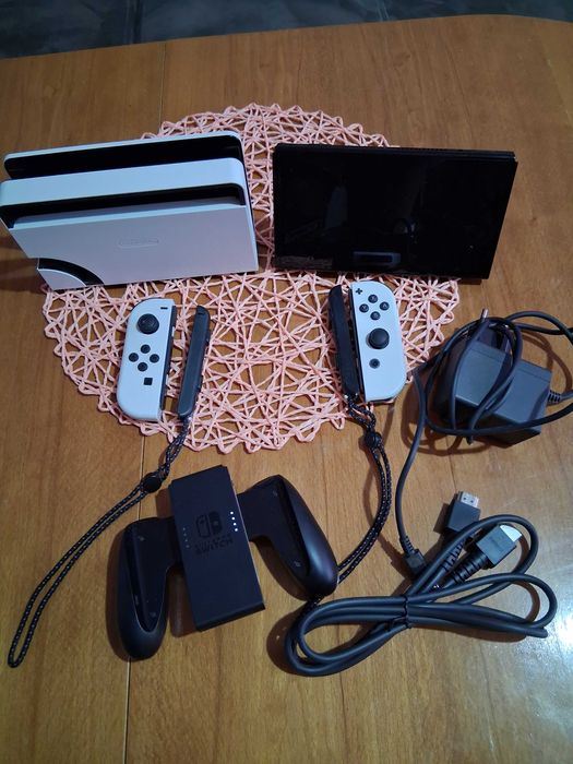 Нинтендо Switch + Mariokart 8 Deluxe