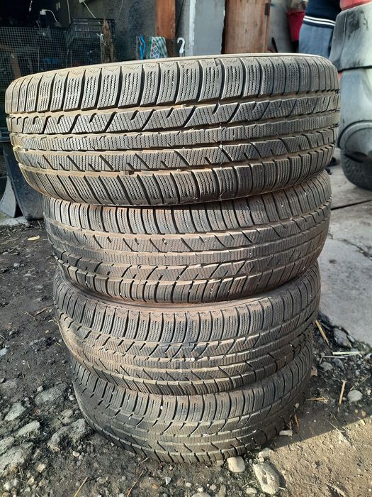 Cauciucuri de iarna 195/60 R 16 ( set 4 bucati)