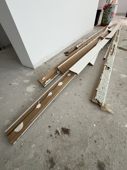 Vand plinta alba MDF in stare foarte buna