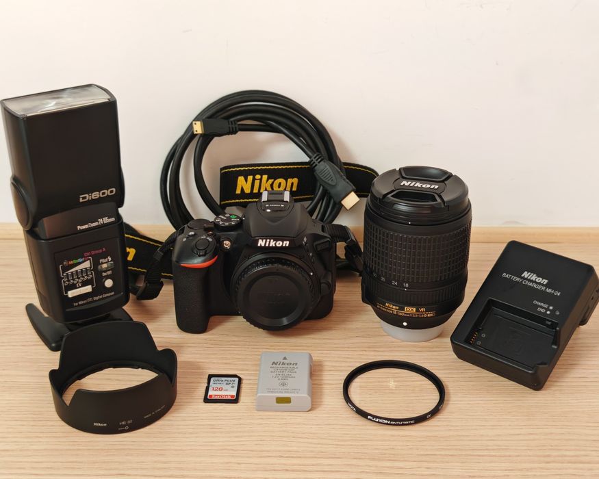 Nikon D5600, Kit complet (Obiectiv 18-140mm, Flash, Card 128gb, Filtru UV), Impecabil - 4.213 cadre 
3.999,00