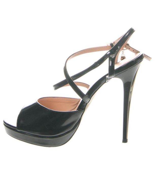 Дамски лачени обувки