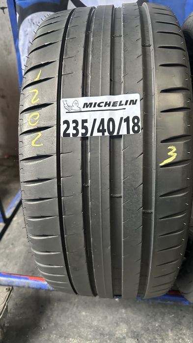 235/40/18 michelin
