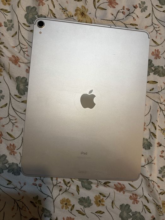 Перфектен iPad Pro 12.9 inch 3rd generation cellular + Wifi