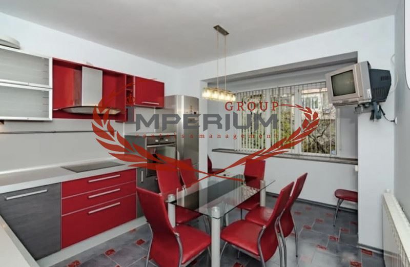 Дава се под наем Тристаен апартамент в Варна, Базар Левски - 60 кв.м за 561 € - Снимка #3