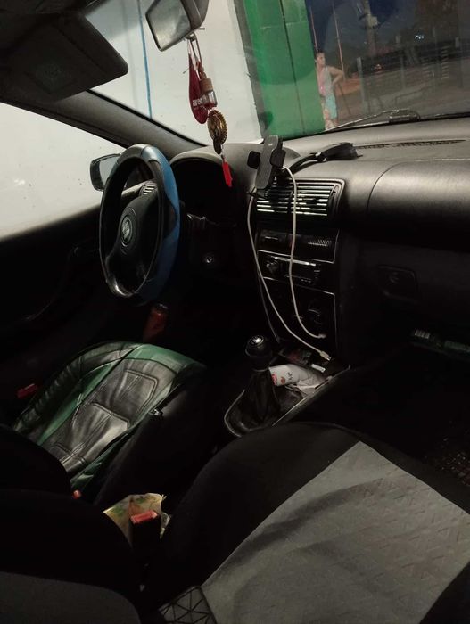 Vând Seat Leon ,