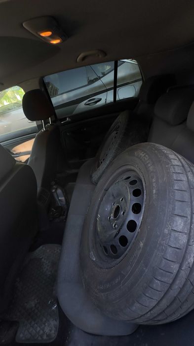 GOLF 5 1.9 TDI 2007 - 2400EUR