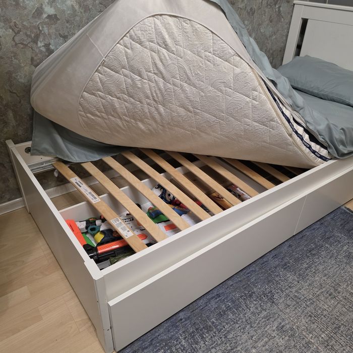 Продам односпальную кровать IKEA