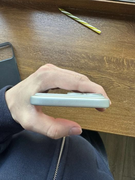 Продам 17 про макс срочно по хорошей скидки