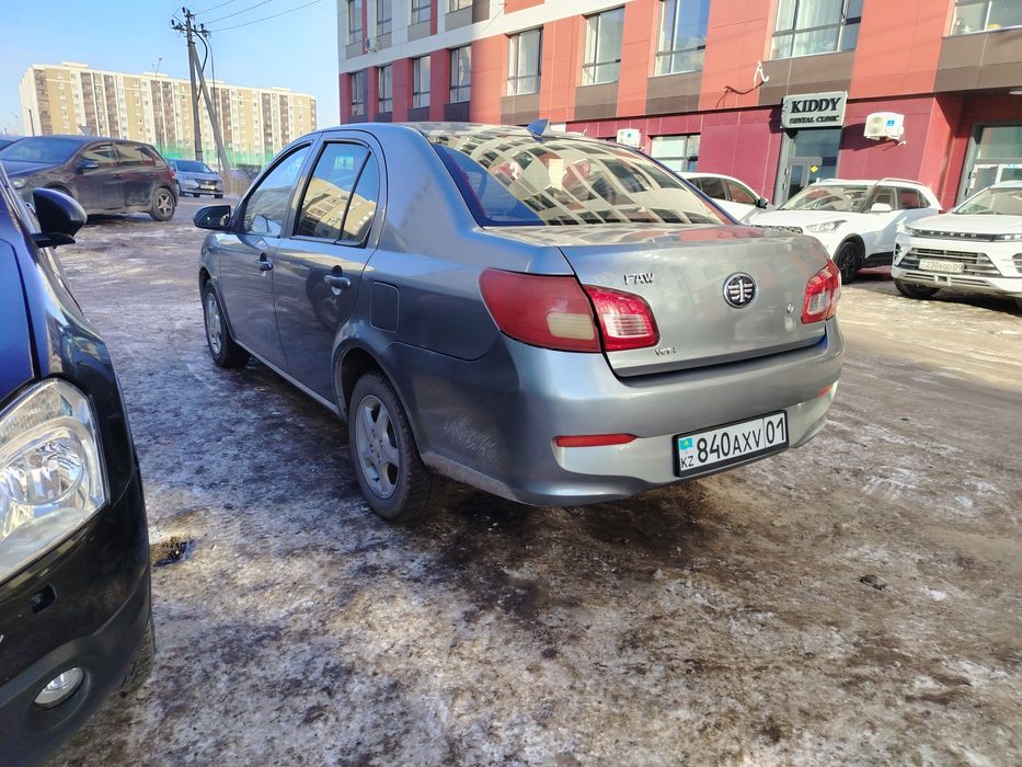 Автомобиль FAW V5
