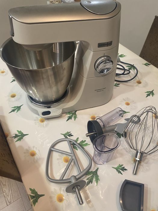 Продам KENWOOD Titanium Chef Baker XL
