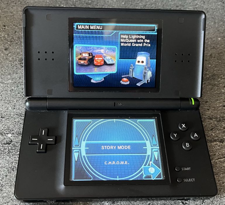 Consolă Nintendo  DS Lite + 8 jocuri