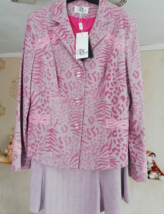 Продам женский костюм