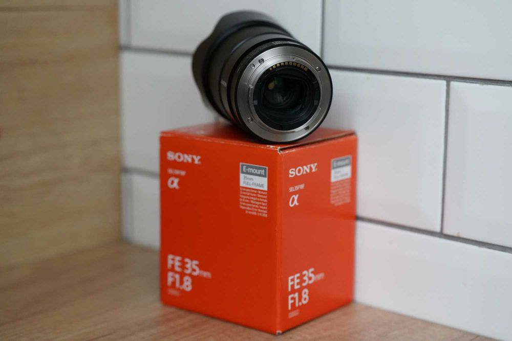 Обектив Sony FE 35mm f1.8
