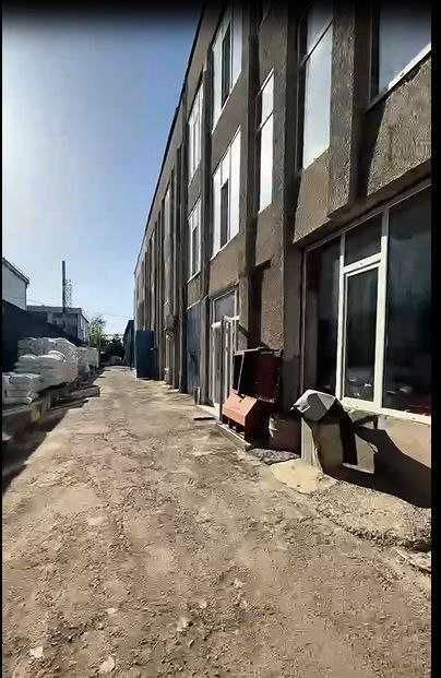 Здание возле метро Олмазор