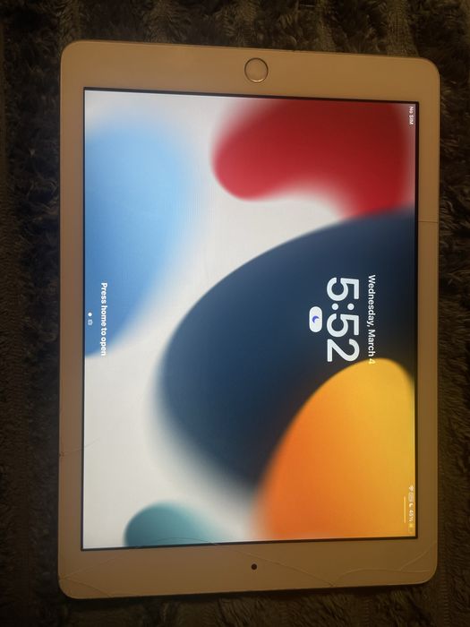 Apple iPad 5th generation (128 gb)
