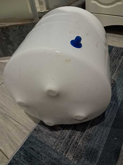 Продам накопительный бак для питьевой воды.