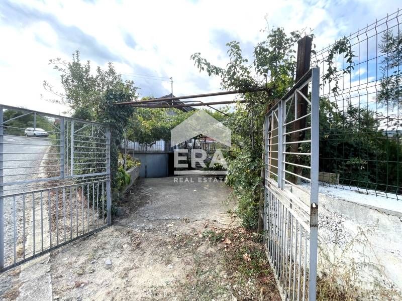 Вила с двор в кв.Прилепци